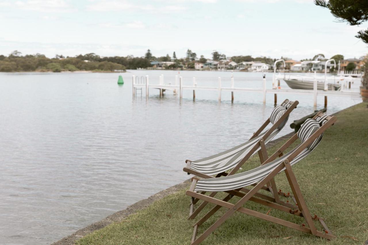 Black Swan Waterfront Motel (Adults Only) Swansea Exterior photo