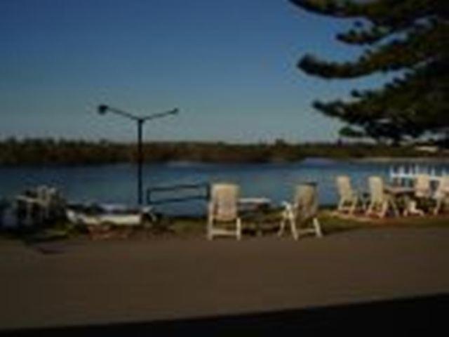 Black Swan Waterfront Motel (Adults Only) Swansea Exterior photo